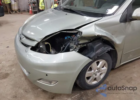 2010 Toyota Sienna Xle z USA, uszkodzony, nr VIN 5TDYK4CC3AS318073